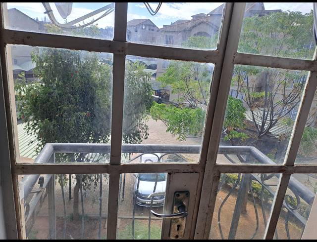 2 BEDROOM TOWNHOUSE FOR SALE IN CASTLEVIEW